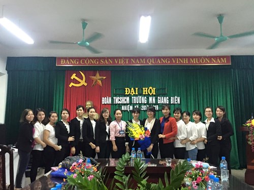 Chi đoàn trường Mầm non Giang Biên tổ chức đại hội Đoàn nhiệm kì 2017-2019